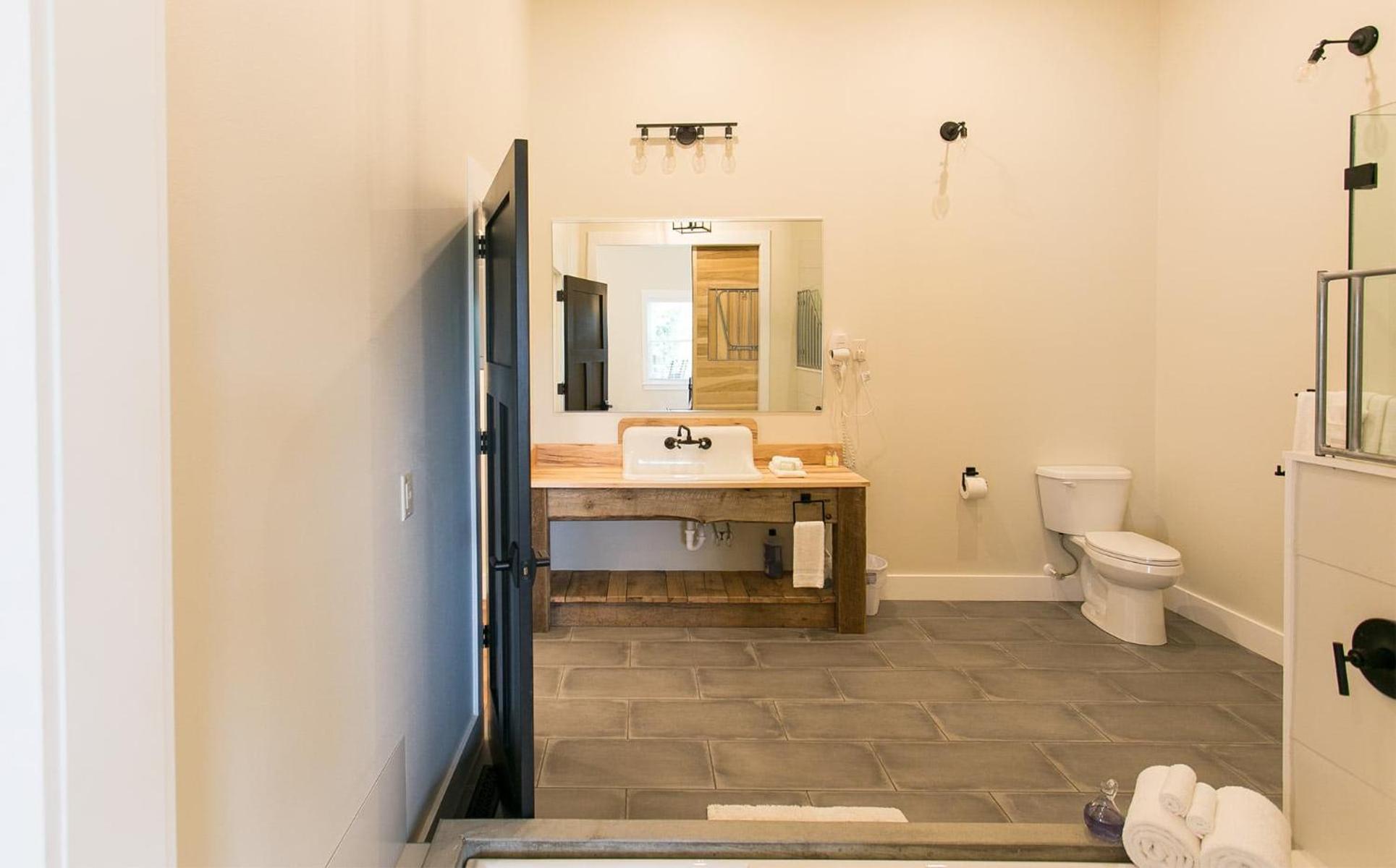 Farmhouse Suites By Amish Country Lodging Millersburg Eksteriør bilde